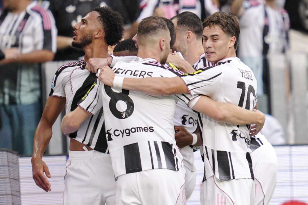 jene-stephaniuk-lkmGeyLItrw-unsplash-ls L'esultanza dei giocatori della Juventus