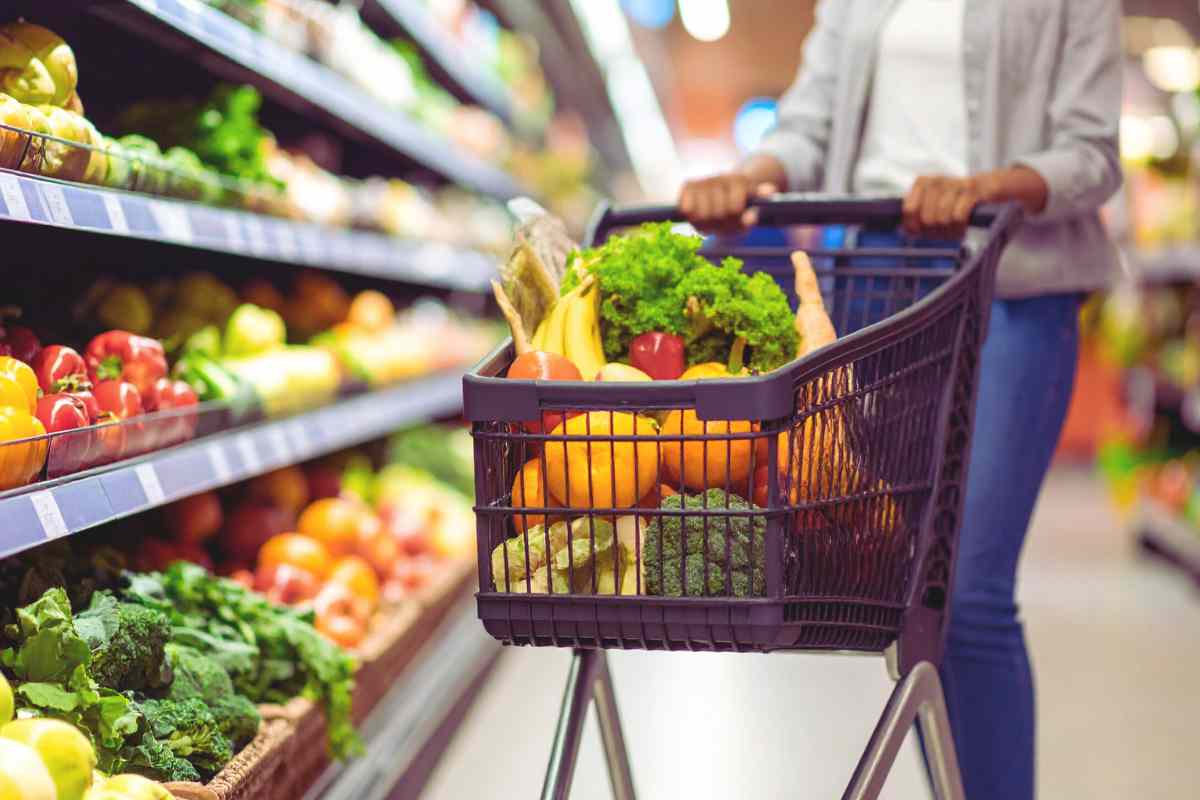 jene-stephaniuk-lkmGeyLItrw-unsplash-ls spesa con carrello