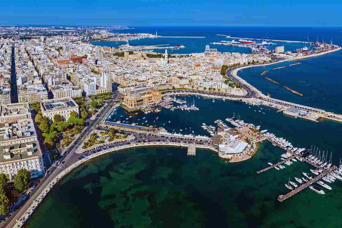 jene-stephaniuk-lkmGeyLItrw-unsplash-ls bari dall'alto