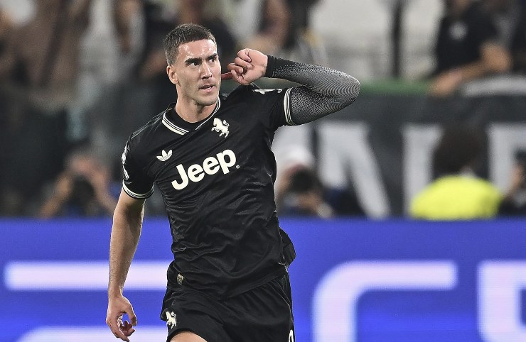 Dusan Vlahovic esulta dopo il gol